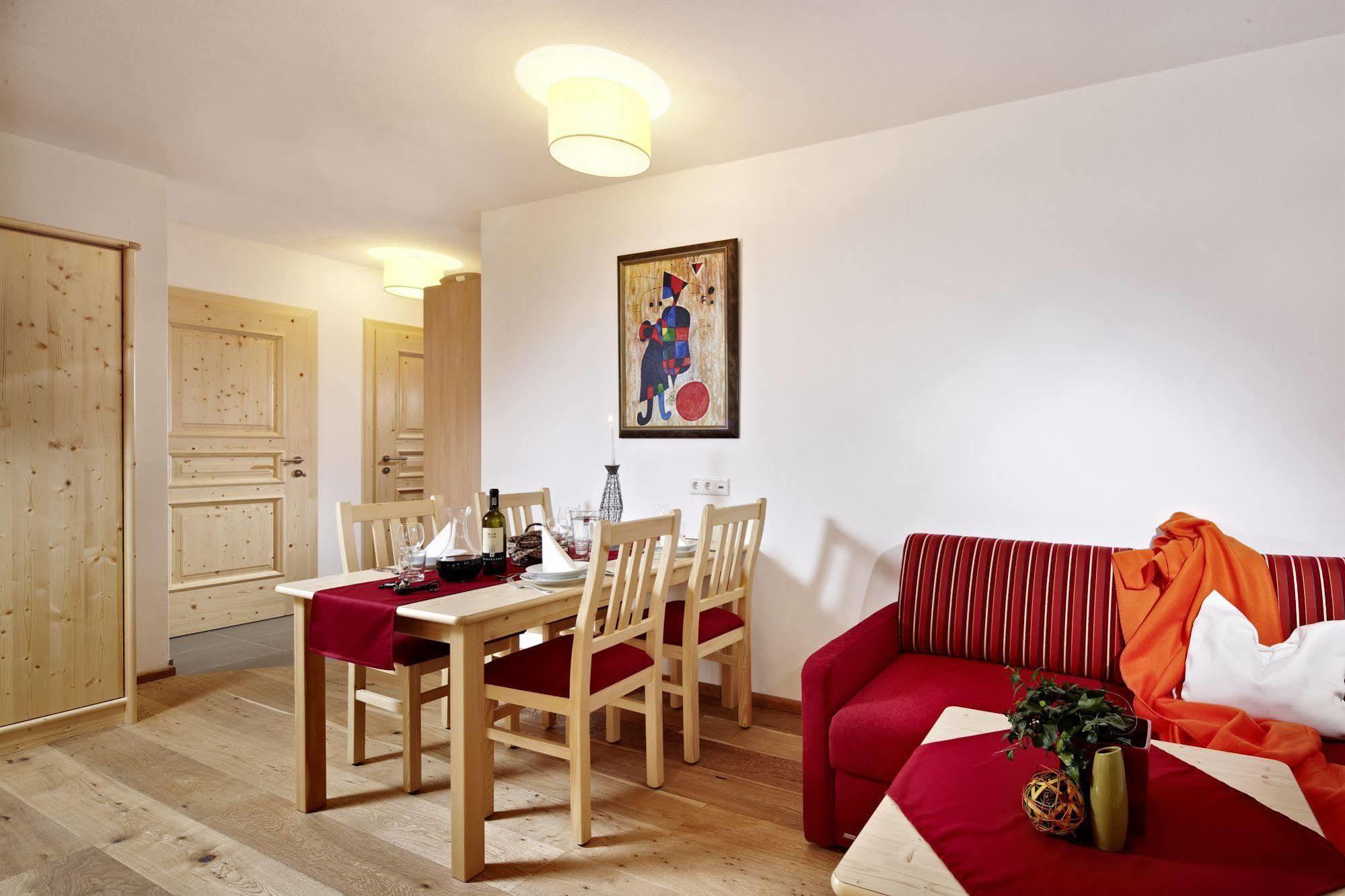 Appartement Waldhaeusl Neukirchen am Grossvenediger Bagian luar foto
